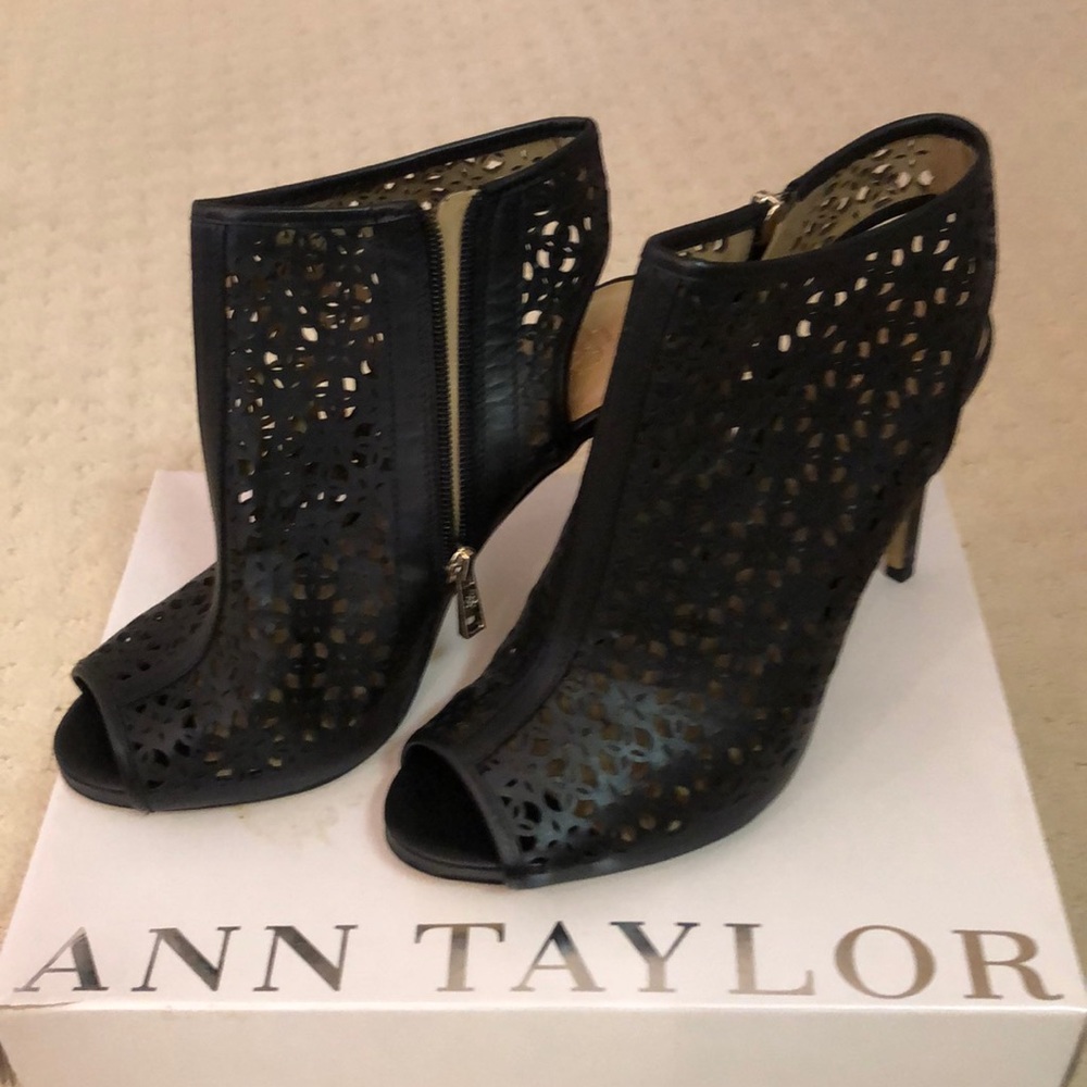 NWT cutout open toe shoe boot